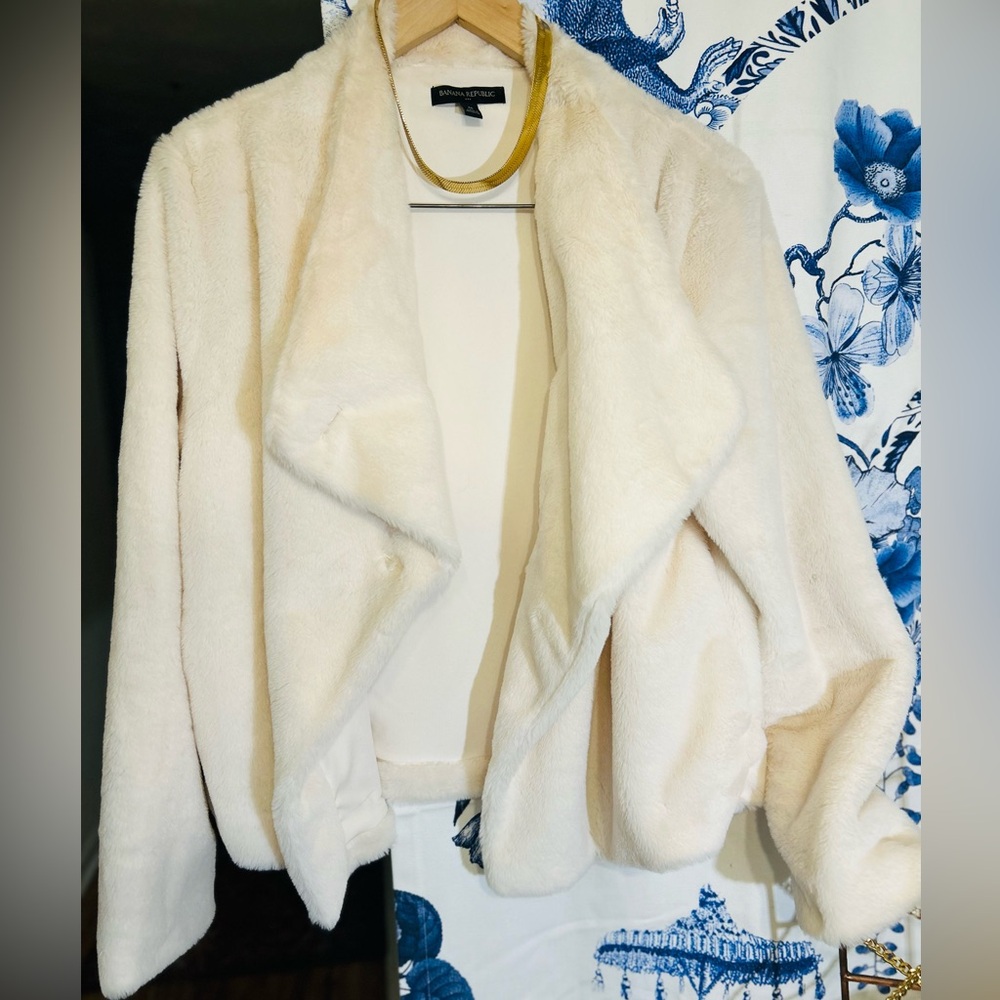 Banana Republic Ivory OlX Faux Fur 3 Button Jacket w Side Pockets! EC